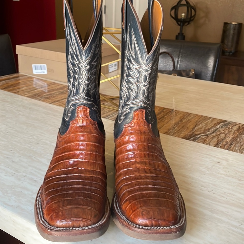 Luchasee  size 10 boots